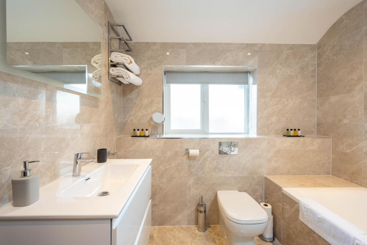 The Oaklands - Luxury Spacious 6-Bed, Near Solihull, Birmingham City, Jlr, Nec, Airport, Resorts World, Hs2 المظهر الخارجي الصورة